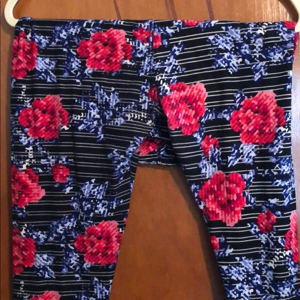 LuLaRoe TC leggings- gorgeous floral stripe